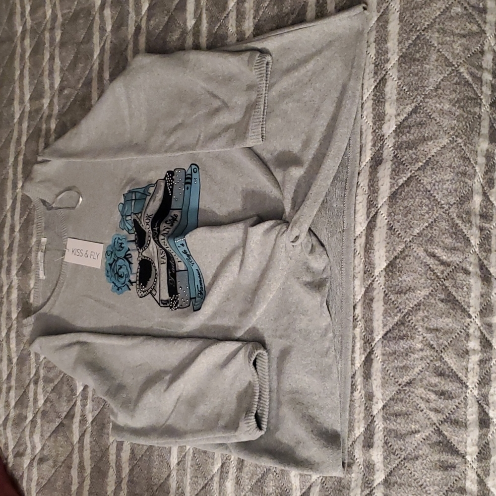 Kiss & Fly sweater shirt